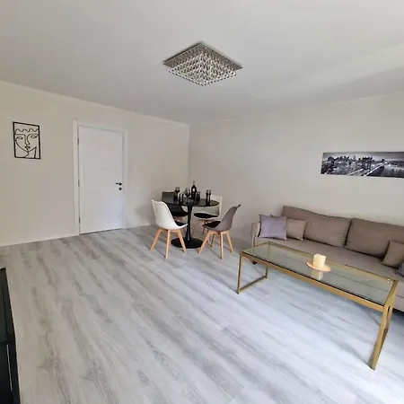 Central Luxe - Elisha * ヴァルナ