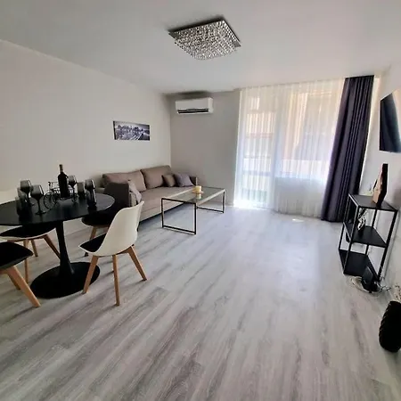 Central Luxe - Elisha * Varna